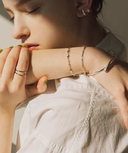 SMELLY（スメリー）の「ツイストラインバングル（バングル/リストバンド・レディース・シルバー・-）」の5枚目の写真