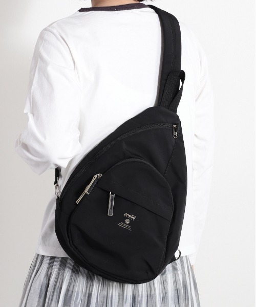anello（アネロ）の「【anello】アネロ モイストクロスボディバッグ（ボディバッグ/ウエストポーチ・レディース・グレイッシュベージュ/ブラック/アイボリー・FREE）」の9枚目の写真
