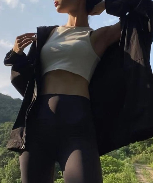 DAY CLOSET(デイ クローゼット)の「レディース ラウンドネッククロップド丈タンクトップ(タンクトップ・レディース・ホワイト/ベージュ/ブラック/杢グレー・L/M/XL)」の21枚目の写真