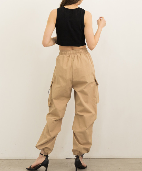DAY CLOSET(デイ クローゼット)の「レディース ラウンドネッククロップド丈タンクトップ(タンクトップ・レディース・ホワイト/ベージュ/ブラック/杢グレー・L/M/XL)」の15枚目の写真