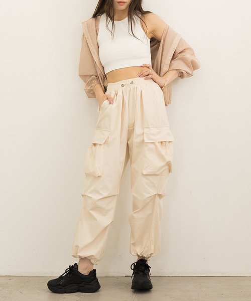 DAY CLOSET(デイ クローゼット)の「レディース ラウンドネッククロップド丈タンクトップ(タンクトップ・レディース・ホワイト/ベージュ/ブラック/杢グレー・L/M/XL)」の19枚目の写真