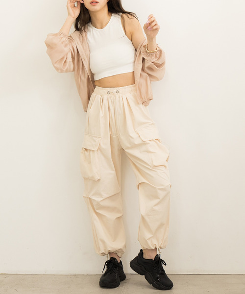 DAY CLOSET(デイ クローゼット)の「レディース ラウンドネッククロップド丈タンクトップ(タンクトップ・レディース・ホワイト/ベージュ/ブラック/杢グレー・L/M/XL)」の5枚目の写真