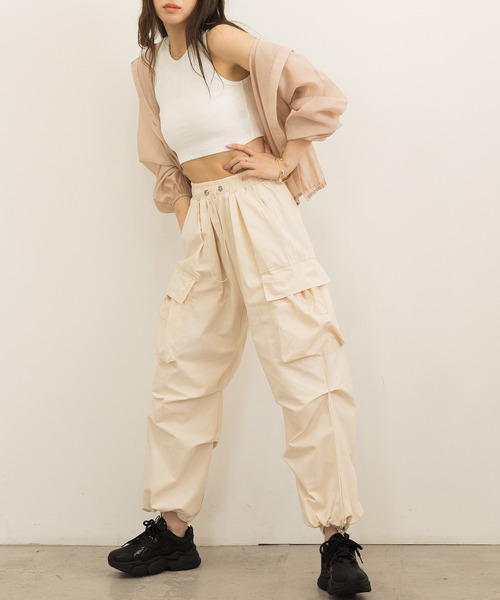 DAY CLOSET(デイ クローゼット)の「レディース ラウンドネッククロップド丈タンクトップ(タンクトップ・レディース・ホワイト/ベージュ/ブラック/杢グレー・L/M/XL)」の6枚目の写真