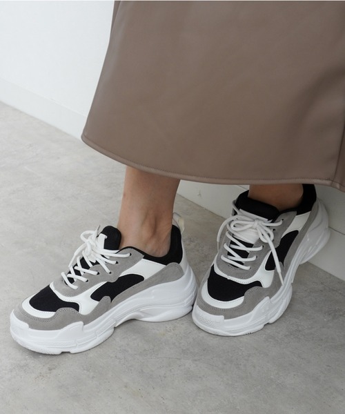 Fabby fabby（ファビィーファビィー）の「ボリュームソールスニーカー（スニーカー・レディース・ブラウン/ブラック/ブラック系その他/ベージュ/ホワイト/レオパード/ブラック×ホワイト/ブラック×ブラック/ベージュ系その他/ブラック×グレー・LARGE/MEDIUM/SMALL）」の4枚目の写真