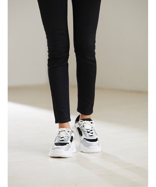 Fabby fabby（ファビィーファビィー）の「ボリュームソールスニーカー（スニーカー・レディース・ブラウン/ブラック/ブラック系その他/ベージュ/ホワイト/レオパード/ブラック×ホワイト/ブラック×ブラック/ベージュ系その他/ブラック×グレー・LARGE/MEDIUM/SMALL）」の3枚目の写真