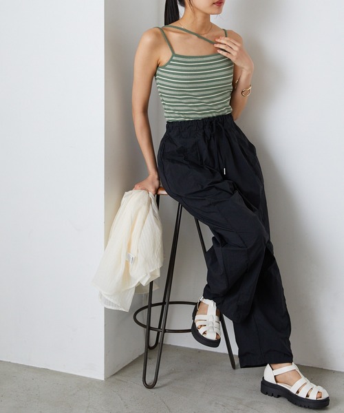 forksy.（フォルクシー）の「【forksy.】リブマイクロボーダーアシンメトリーストラップカップ付きキャミソール（キャミソール・レディース・カーキ/ブラック/ブルー/オフホワイト/ブラウン・FREE）」の13枚目の写真