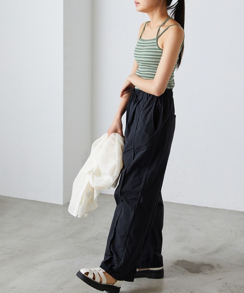 forksy.（フォルクシー）の「【forksy.】リブマイクロボーダーアシンメトリーストラップカップ付きキャミソール（キャミソール・レディース・カーキ/ブラック/ブルー/オフホワイト/ブラウン・FREE）」の19枚目の写真