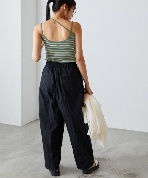 forksy.（フォルクシー）の「【forksy.】リブマイクロボーダーアシンメトリーストラップカップ付きキャミソール（キャミソール・レディース・カーキ/ブラック/ブルー/オフホワイト/ブラウン・FREE）」の20枚目の写真