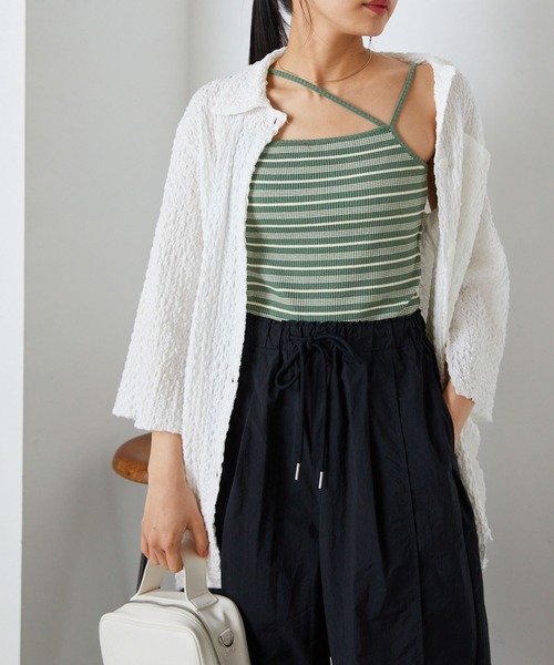 forksy.（フォルクシー）の「【forksy.】リブマイクロボーダーアシンメトリーストラップカップ付きキャミソール（キャミソール・レディース・カーキ/ブラック/ブルー/オフホワイト/ブラウン・FREE）」の6枚目の写真