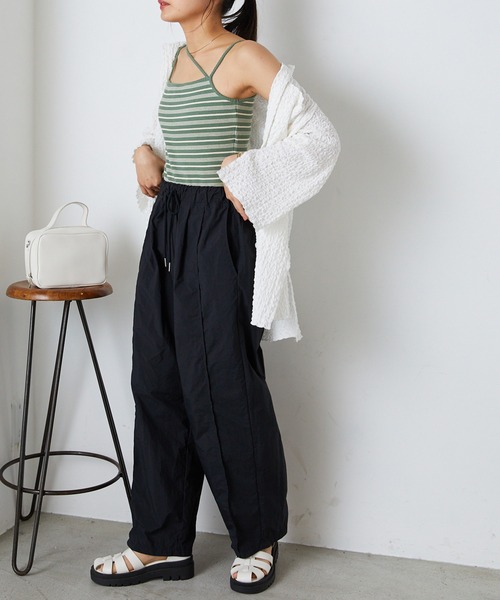 forksy.（フォルクシー）の「【forksy.】リブマイクロボーダーアシンメトリーストラップカップ付きキャミソール（キャミソール・レディース・カーキ/ブラック/ブルー/オフホワイト/ブラウン・FREE）」の8枚目の写真