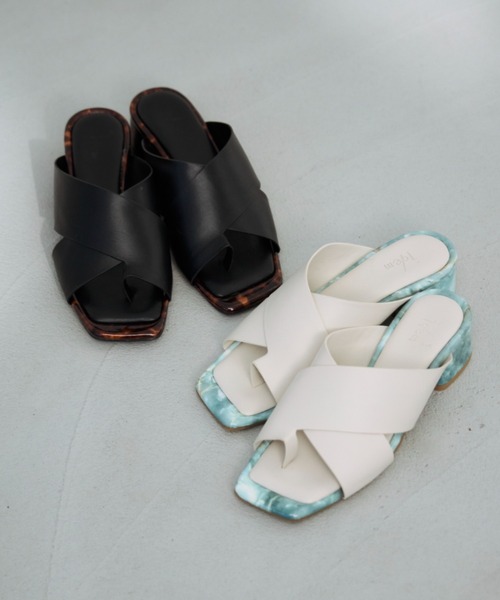 idem（イデム）の「marble thong sandals/マーブル柄スクエアトゥサンダル（サンダル・レディース・ブラック/アイボリー/ブルー・SMALL/MEDIUM/LARGE）」の4枚目の写真