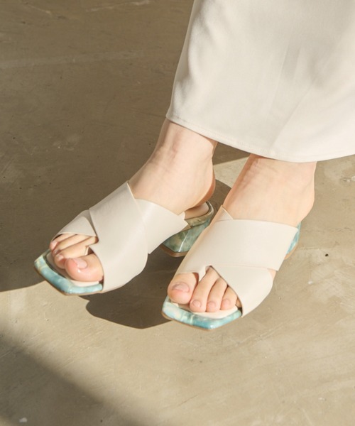 idem（イデム）の「marble thong sandals/マーブル柄スクエアトゥサンダル（サンダル・レディース・ブラック/アイボリー/ブルー・SMALL/MEDIUM/LARGE）」の11枚目の写真