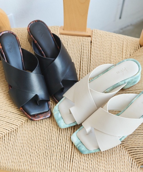 idem（イデム）の「marble thong sandals/マーブル柄スクエアトゥサンダル（サンダル・レディース・ブラック/アイボリー/ブルー・SMALL/MEDIUM/LARGE）」の7枚目の写真