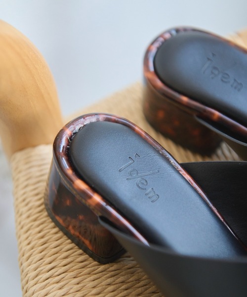 idem（イデム）の「marble thong sandals/マーブル柄スクエアトゥサンダル（サンダル・レディース・ブラック/アイボリー/ブルー・SMALL/MEDIUM/LARGE）」の10枚目の写真