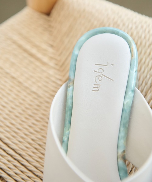 idem（イデム）の「marble thong sandals/マーブル柄スクエアトゥサンダル（サンダル・レディース・ブラック/アイボリー/ブルー・SMALL/MEDIUM/LARGE）」の8枚目の写真