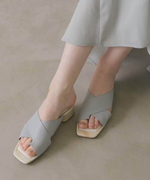 idem（イデム）の「marble thong sandals/マーブル柄スクエアトゥサンダル（サンダル・レディース・ブラック/アイボリー/ブルー・SMALL/MEDIUM/LARGE）」の21枚目の写真