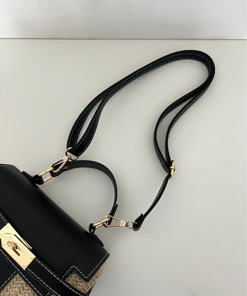 prose verse(プロズヴェール)の「フロントベルトバッグ(かごバッグ・レディース・アイボリー/ブラック・フリ-)」の7枚目の写真