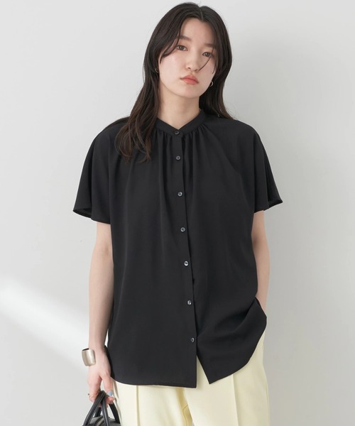 earth music&ecology(アースミュージックアンドエコロジー)の「スタンドギャザーブラウス(シャツ/ブラウス・レディース・ブラック/オフホワイト/イエロー/ミント・FREE)」の2枚目の写真