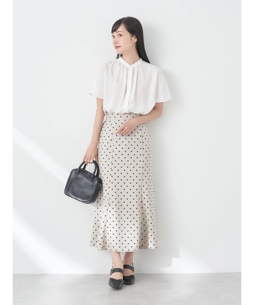 earth music&ecology(アースミュージックアンドエコロジー)の「スタンドギャザーブラウス(シャツ/ブラウス・レディース・ブラック/オフホワイト/イエロー/ミント・FREE)」の5枚目の写真