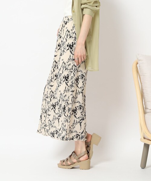 Cutie Blonde（キューティーブロンド）の「◆シルエットきれい プリーツゆるナロースカート（スカート・レディース・ホワイト系その他6/ブラック系/ブラウン系その他/イエロー・00）」の6枚目の写真