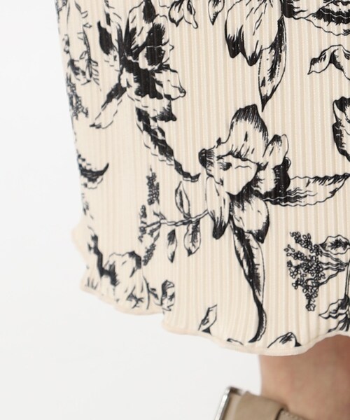 Cutie Blonde（キューティーブロンド）の「◆シルエットきれい プリーツゆるナロースカート（スカート・レディース・ホワイト系その他6/ブラック系/ブラウン系その他/イエロー・00）」の13枚目の写真