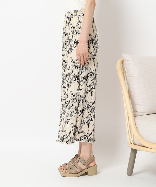 Cutie Blonde（キューティーブロンド）の「◆シルエットきれい プリーツゆるナロースカート（スカート・レディース・ホワイト系その他6/ブラック系/ブラウン系その他/イエロー・00）」の15枚目の写真