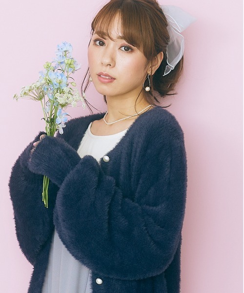 marun(マルン)の「<大きいサイズ> パール調ボタン付きシャギーニットカーディガン marun(カーディガン/ボレロ・レディース・ネイビー/オフホワイト・LL/3L/4L/L/5L)」の1枚目の写真