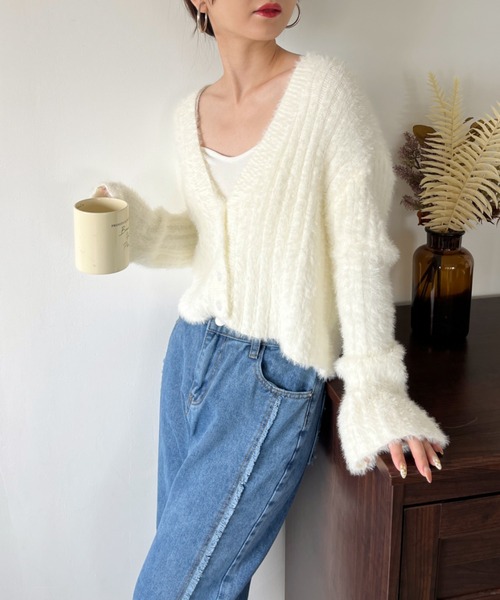 CLEA（クレア）の「フレアスリーブシャギーニットショート丈カーディガントップス（カーディガン/ボレロ・レディース・ブラック/ブルー/グレー/ピンク/ホワイト・FREE）」の10枚目の写真