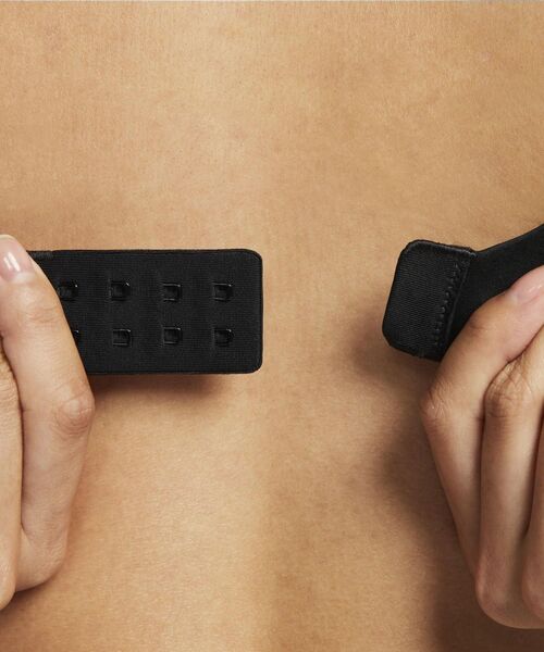 NIKE（ナイキ）の「ナイキ Dri-FIT アレート ウィメンズ ミニマリスト ライトサポート パッディド スポーツブラ / Nike Dri-FIT Alate Women's Minimalist Light-Support Padded Sports Bra＜XS-2XL 展開＞（スポーツブラ・レディース・ブラック/ライトブラウン・2XL(A-B)/L(C-E)/XL(C-E)/M(C-E)/2XL(C-E)/XS(A-C)/L(A-B)/M(A-C)/A90/S(A-C)）」の4枚目の写真