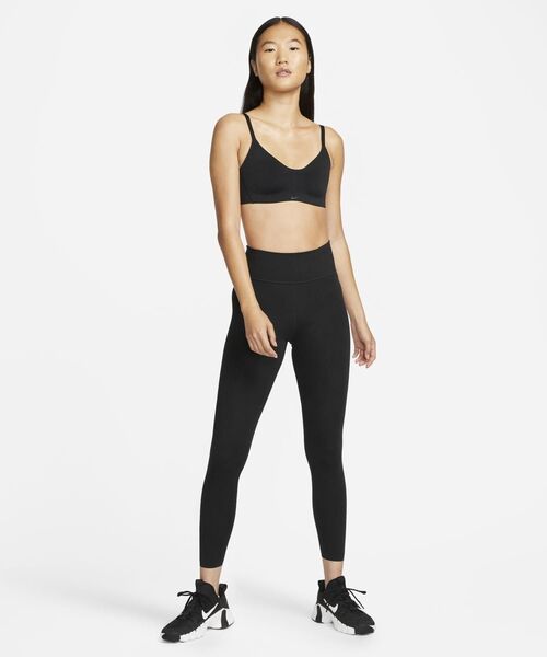 NIKE（ナイキ）の「ナイキ Dri-FIT アレート ウィメンズ ミニマリスト ライトサポート パッディド スポーツブラ / Nike Dri-FIT Alate Women's Minimalist Light-Support Padded Sports Bra＜XS-2XL 展開＞（スポーツブラ・レディース・ブラック/ライトブラウン・2XL(A-B)/L(C-E)/XL(C-E)/M(C-E)/2XL(C-E)/XS(A-C)/L(A-B)/M(A-C)/A90/S(A-C)）」の3枚目の写真