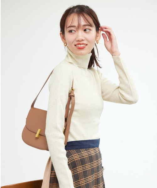 Chez toi（シェトワ）の「ウール混ラメタートルニット（ニット/セーター・レディース・グレイッシュベージュ/ブラック/アイボリー・FREE）」の7枚目の写真