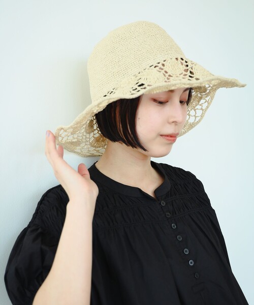 Ray BEAMS（レイビームス）の「Ray BEAMS / 細編み ペーパー ブリム ハット（ハット・レディース・オフホワイト/ナチュラル・ONE SIZE）」の3枚目の写真