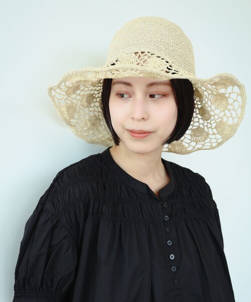Ray BEAMS（レイビームス）の「Ray BEAMS / 細編み ペーパー ブリム ハット（ハット・レディース・オフホワイト/ナチュラル・ONE SIZE）」の4枚目の写真