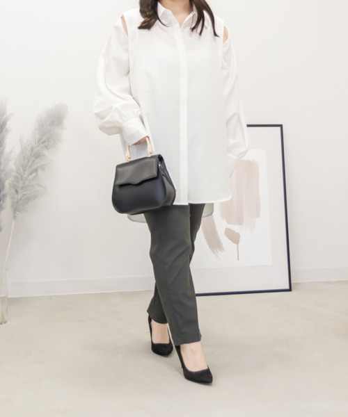 CLETTE(クレット)の「オープンショルダーシャツ(シャツ/ブラウス・レディース・ブルー/オフホワイト・3L/LL/4L)」の4枚目の写真
