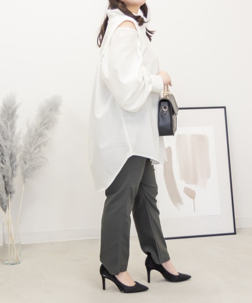 CLETTE(クレット)の「オープンショルダーシャツ(シャツ/ブラウス・レディース・ブルー/オフホワイト・3L/LL/4L)」の5枚目の写真