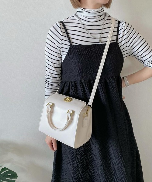 florist(フローリスト)の「【2WAY/3WAY】ヴィーガンレザーケーキボックス型ハンドバッグ/ショルダーバッグ(ハンドバッグ・レディース・ワインレッド/ブラック/ブラウン/ホワイト・FREE)」の16枚目の写真