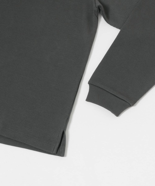 URBAN RESEARCH（アーバンリサーチ）の「『UR TECH』 度詰めワッフルロングスリーブ（Tシャツ/カットソー・メンズ・チャコールグレー/オフホワイト/ベージュ系その他/グリーン系その他・LARGE/X-LARGE/SMALL/MEDIUM）」の20枚目の写真