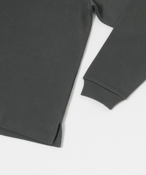 URBAN RESEARCH（アーバンリサーチ）の「『UR TECH』 度詰めワッフルロングスリーブ（Tシャツ/カットソー・メンズ・チャコールグレー/オフホワイト/ベージュ系その他/グリーン系その他・LARGE/X-LARGE/SMALL/MEDIUM）」の6枚目の写真