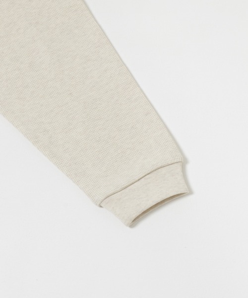 URBAN RESEARCH（アーバンリサーチ）の「『UR TECH』 度詰めワッフルロングスリーブ（Tシャツ/カットソー・メンズ・チャコールグレー/オフホワイト/ベージュ系その他/グリーン系その他・LARGE/X-LARGE/SMALL/MEDIUM）」の9枚目の写真