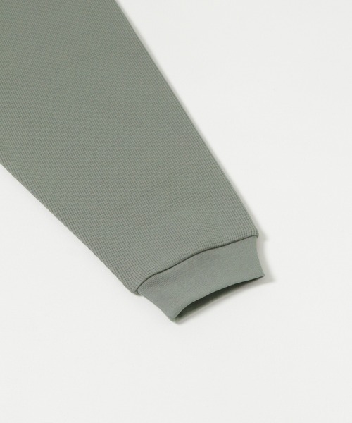 URBAN RESEARCH（アーバンリサーチ）の「『UR TECH』 度詰めワッフルロングスリーブ（Tシャツ/カットソー・メンズ・チャコールグレー/オフホワイト/ベージュ系その他/グリーン系その他・LARGE/X-LARGE/SMALL/MEDIUM）」の11枚目の写真