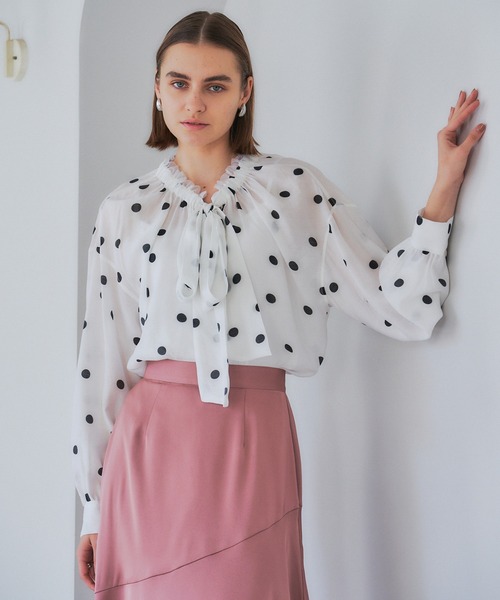 YECCA VECCA（イェッカヴェッカ）の「ドット柄シアーリボンブラウス（シャツ/ブラウス・レディース・オフホワイト/ブラック・FREE）」の5枚目の写真