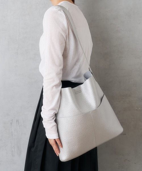 Actually（アクチュアリー）の「フェイクレザー ポケットショルダー（ショルダーバッグ・レディース・アイボリー/ブラック/ベージュ/シルバー・フリー）」の4枚目の写真