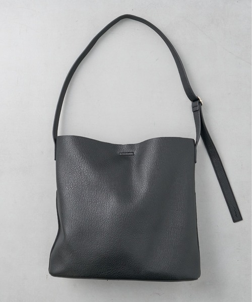 Actually（アクチュアリー）の「フェイクレザー ポケットショルダー（ショルダーバッグ・レディース・アイボリー/ブラック/ベージュ/シルバー・フリー）」の8枚目の写真