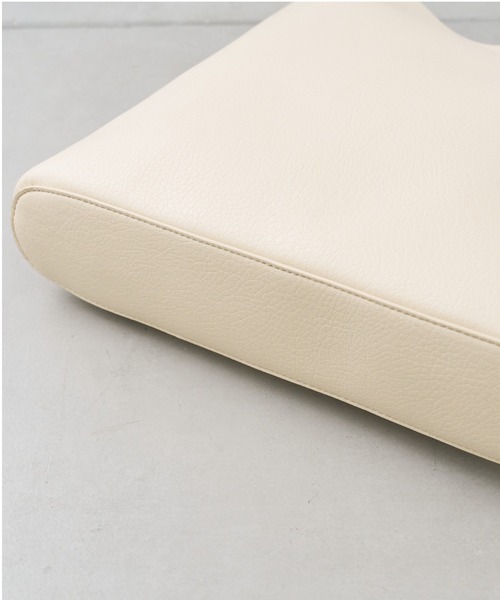 Actually（アクチュアリー）の「フェイクレザー ポケットショルダー（ショルダーバッグ・レディース・アイボリー/ブラック/ベージュ/シルバー・フリー）」の15枚目の写真