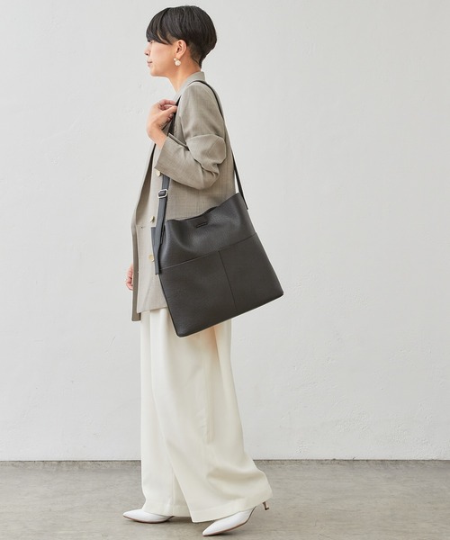 Actually（アクチュアリー）の「フェイクレザー ポケットショルダー（ショルダーバッグ・レディース・アイボリー/ブラック/ベージュ/シルバー・フリー）」の9枚目の写真