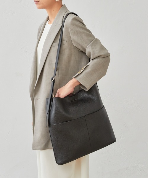 Actually（アクチュアリー）の「フェイクレザー ポケットショルダー（ショルダーバッグ・レディース・アイボリー/ブラック/ベージュ/シルバー・フリー）」の6枚目の写真