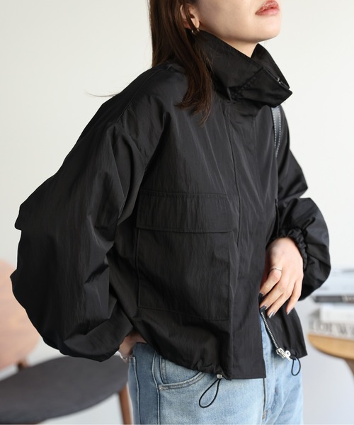 ap retro(アプレトロ)の「【選べる2素材】クロップドスタンドショートブルゾン フェイクレザー / ナイロン(ブルゾン・レディース・ブラック系その他/アイボリー/ブラック/ベージュ/ホワイト系その他/ブラウン/カーキ/ベージュ系その他・FREE)」の4枚目の写真