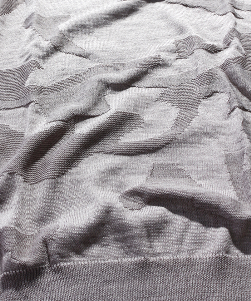 Denime（ドゥニーム）の「シャドーカモJQDニット（ニット/セーター・メンズ・ブラック/ライトグレー/ネイビー・LARGE/MEDIUM/X-LARGE）」の4枚目の写真