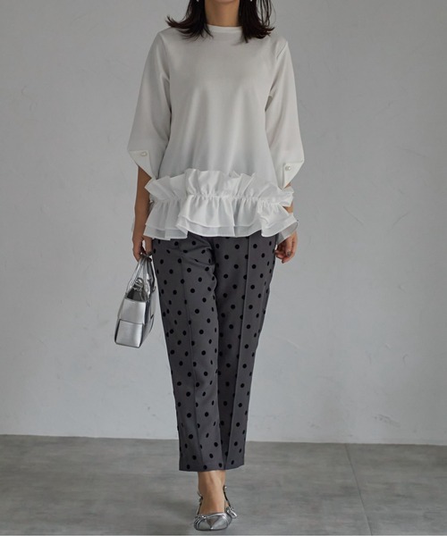 each（イーチ）の「袖パール付き裾フリルプルオーバー（シャツ/ブラウス・レディース・ベージュ/ホワイト/ブラック・FREE）」の9枚目の写真