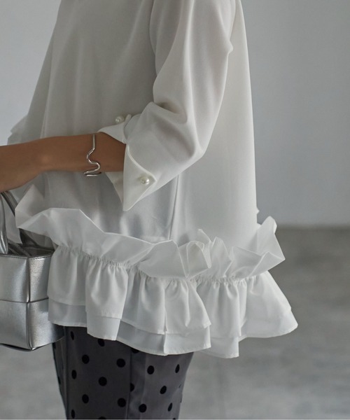 each（イーチ）の「袖パール付き裾フリルプルオーバー（シャツ/ブラウス・レディース・ベージュ/ホワイト/ブラック・FREE）」の7枚目の写真